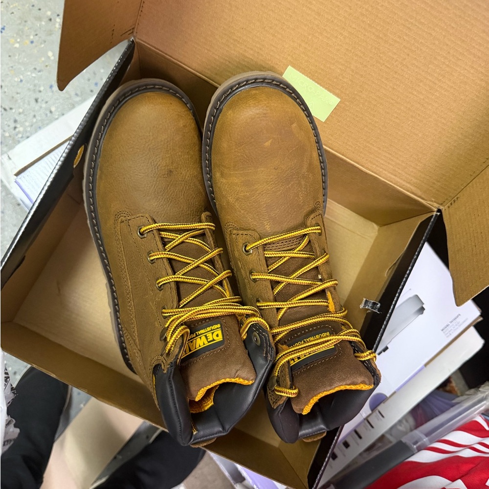 DEWALT Men's Tan Leather Boots